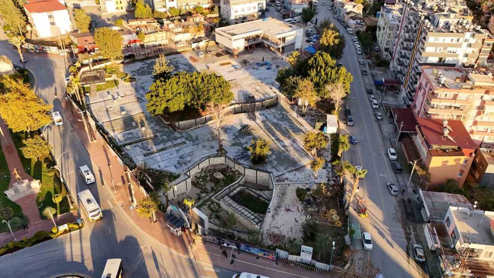 Tarsus&rsquo;ta Kent Meydanı Projesi a&ccedil;ılış i&ccedil;in g&uuml;n sayıyor
