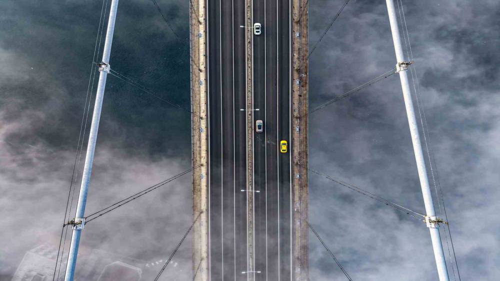 İstanbul’daki yoğun sis Boğaz’da görsel şölen oluşturdu