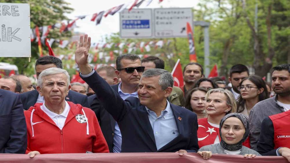 CHP Genel Başkanı &Ouml;zel: "Gen&ccedil;ler Cumhuriyet&rsquo;e ve Cumhuriyet&rsquo;in kazanımlarına sahip &ccedil;ıkmaya kararlı"
