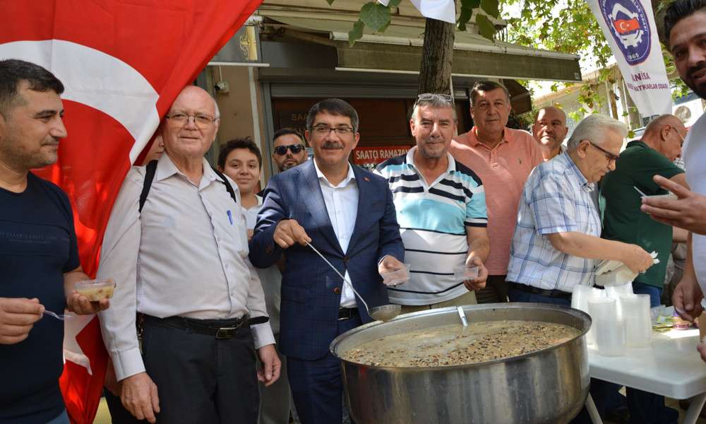 2 BİN KİŞİLİK AŞURE VATANDAŞLARA DAĞITILDI 
