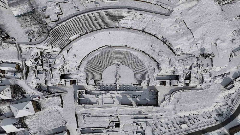 Antik kent karla kaplandı
