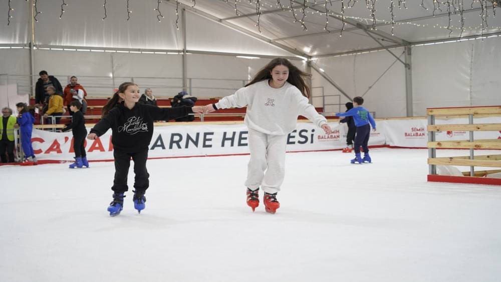 Yunusemre&rsquo;de 7-17 yaş arası &ccedil;ocuklara &uuml;cretsiz buz pateni fırsatı
