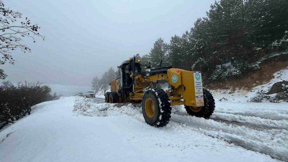 Spil Dağı Milli Parkında kar mesaisi
