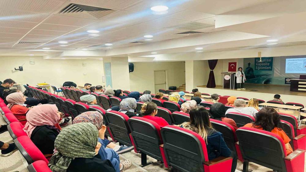 Siirt Eğitim ve Araştırma Hastanesinde transfüzyon güvenliği eğitimi
