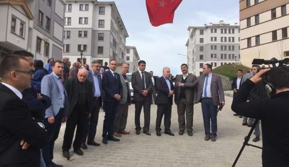 DEMİRCİ&#039;DE 255 KONUT  SAHİPLERİNE TESLİM EDİLDİ