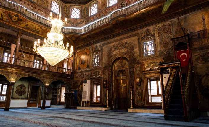 2 asırlık caminin eşsiz motif ve duvar s&uuml;slemeleri hayran bırakıyor