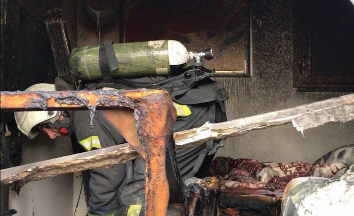 Manisa’da korkutan ev yangını
