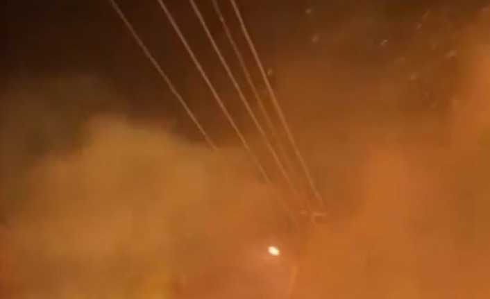 İzmir’de evlere yakın noktada yangın