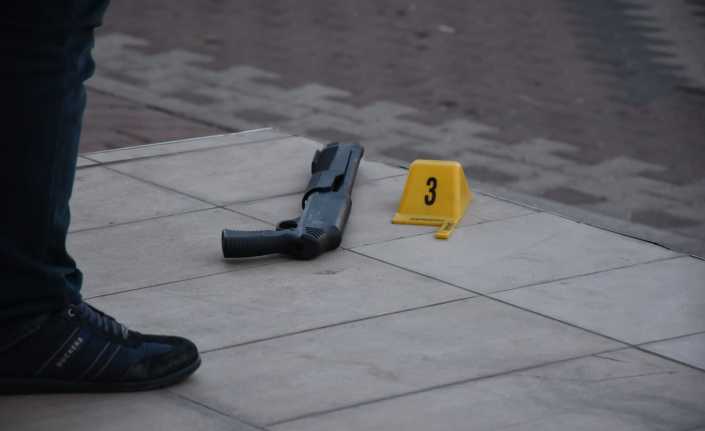 İzmir’de 1 kişinin öldüğü silahlı kavganın şüphelisi tutuklandı