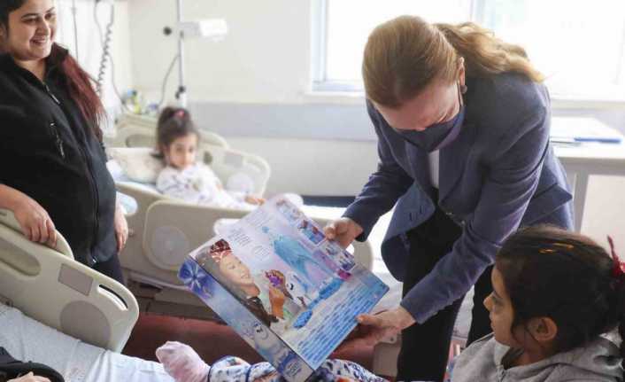 DEÜ Rektörü Hotar’dan depremzedelere moral ziyareti