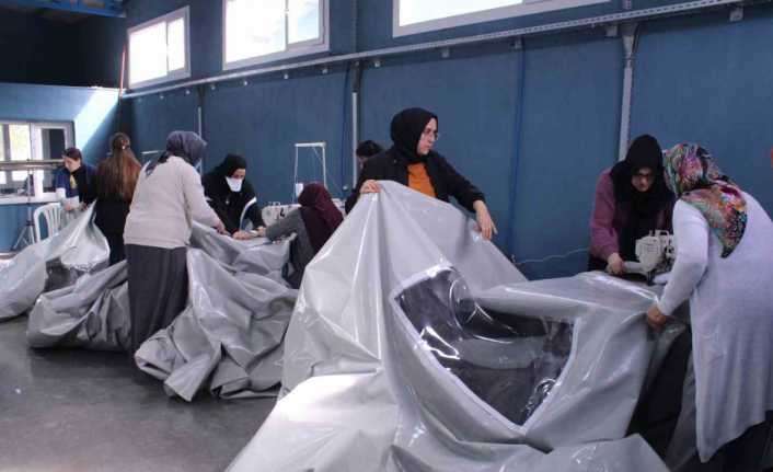 Her ilmeğinde emek var: Deprem bölgesi için çadır yapıyorlar
