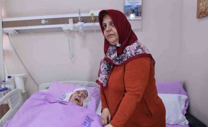 Gara şehidinin depremzede babaannesi yaralarını sarmaya çalışıyor