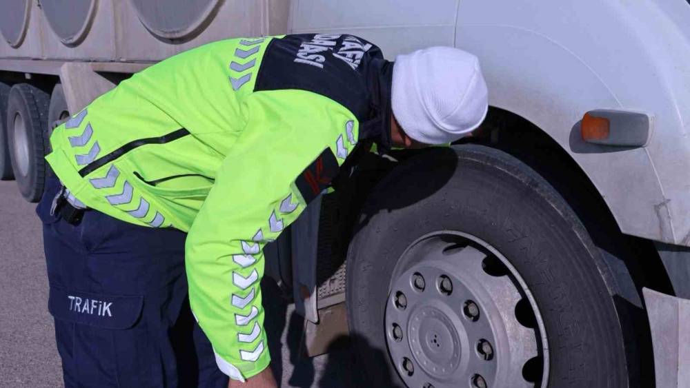 Aksaray&rsquo;da kış lastiği denetimi
