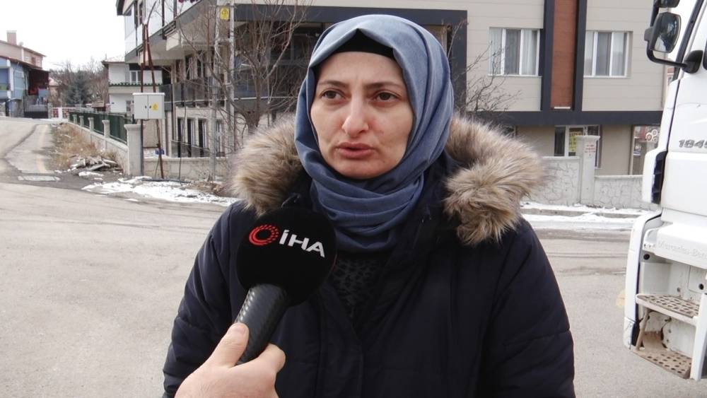 Elmadağ&rsquo;da sahipsiz k&ouml;peklerin saldırısına uğrayan kadın: "Komşum biraz gecikseydi ya da orada olmasaydı şu an hayatta değildim"
