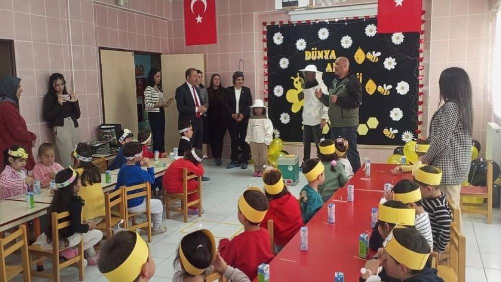 Dünya Arı günü anaokulu öğrencileriyle kutlandı
