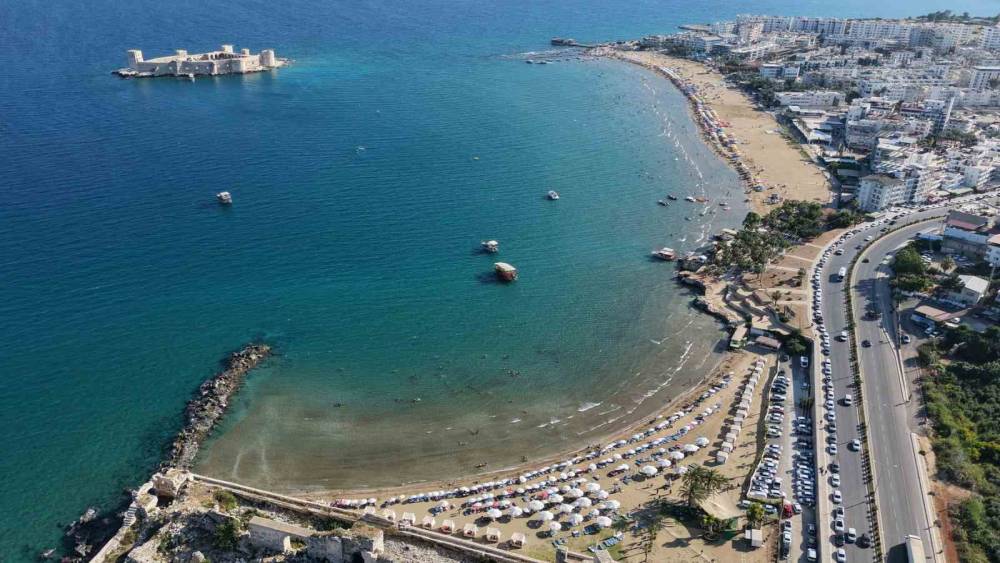 Sıcaklar geldi, okullar tatil olmadan sahillerde yoğunluk başladı
