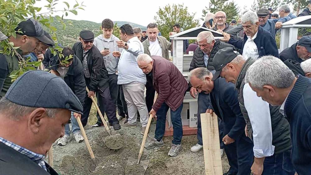 Rıza Çalımbay’ın annesi son yolculuğuna uğurlandı