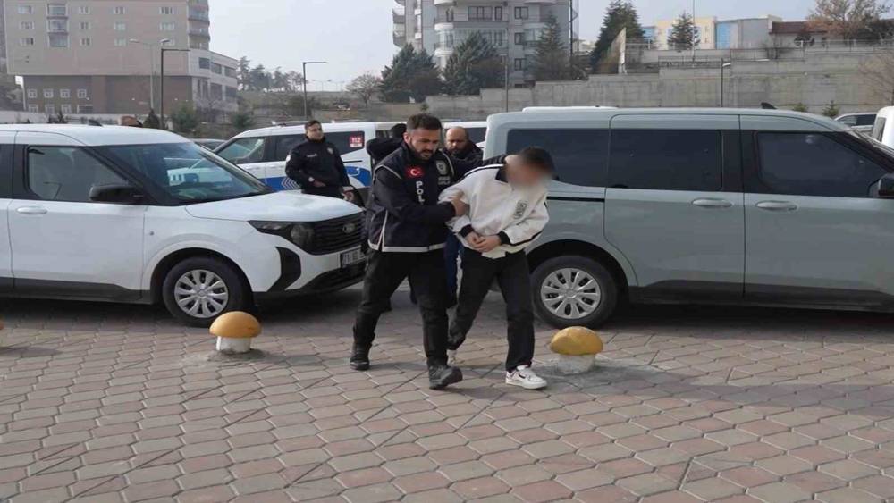 Darp, gasp, şantaj: &Ccedil;ıplak g&ouml;r&uuml;nt&uuml;leri i&ccedil;in 100 bin lira istediler
