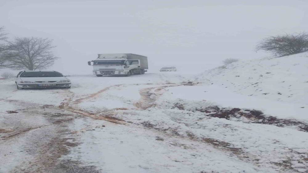 &Ccedil;orum&rsquo;da mahsur kalan ara&ccedil;lar i&ccedil;in ekipler seferber oldu
