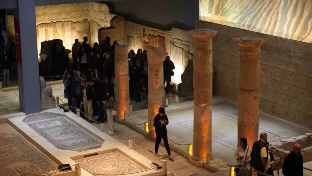 Zeugma Mozaik M&uuml;zesi&rsquo;nde bayram yoğunluğu
