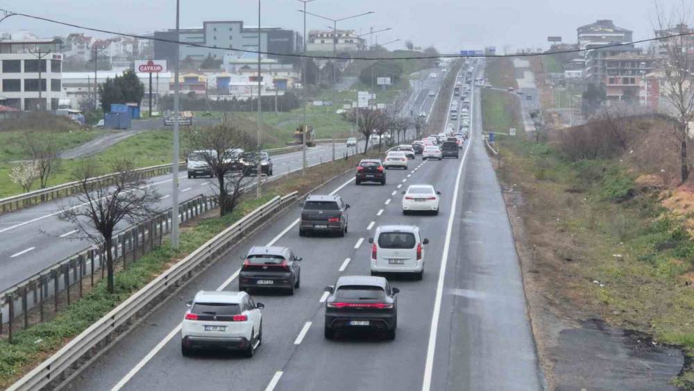 Bayram d&ouml;n&uuml;ş&uuml; Tekirdağ-İstanbul yolunda yoğunluk

