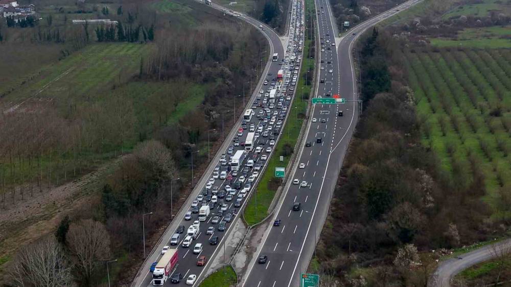 Otoyolda bayram yoğunluğu artarak devam ediyor
