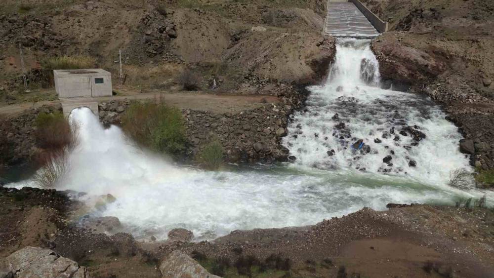 Malatya&rsquo;da barajlar doldu, kapaklar a&ccedil;ıldı
