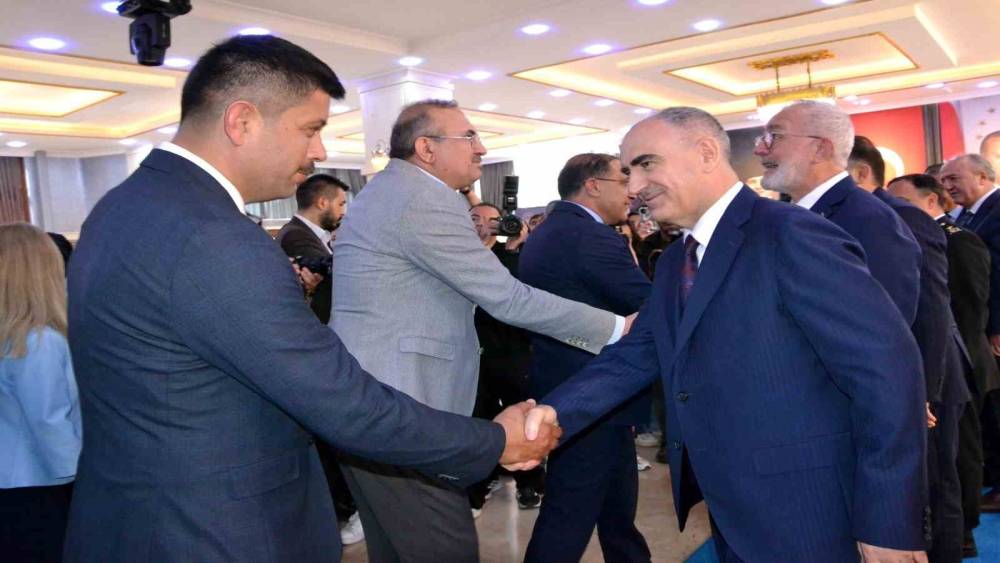 Manisa protokol&uuml; bayramlaştı
