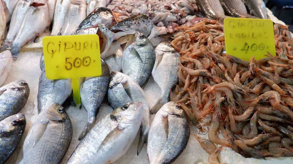 Foça Balık Hali’nde kış sezonu: