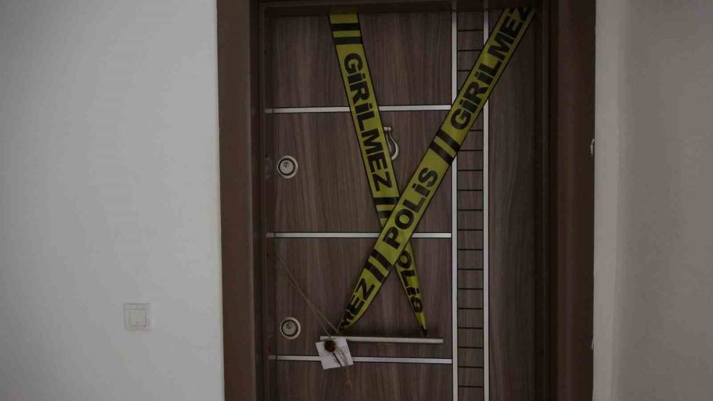 Göreve gelmeyen polis memuru, kendisini kontrol için gelen mesai arkadaşları tarafından ölü bulundu
