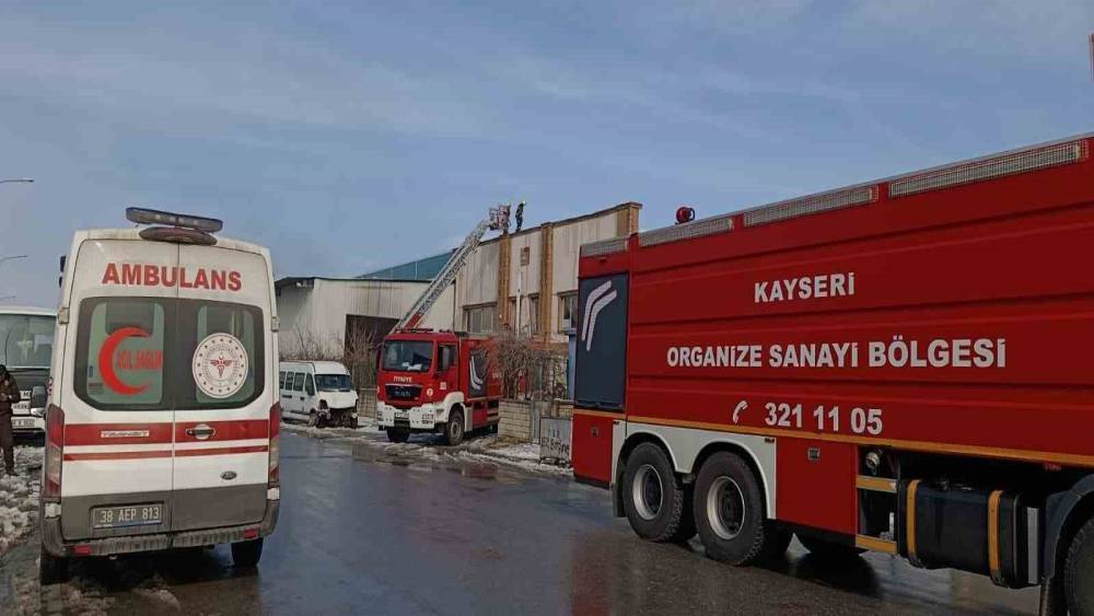 Kayseri&rsquo;de korkutan fabrika yangını
