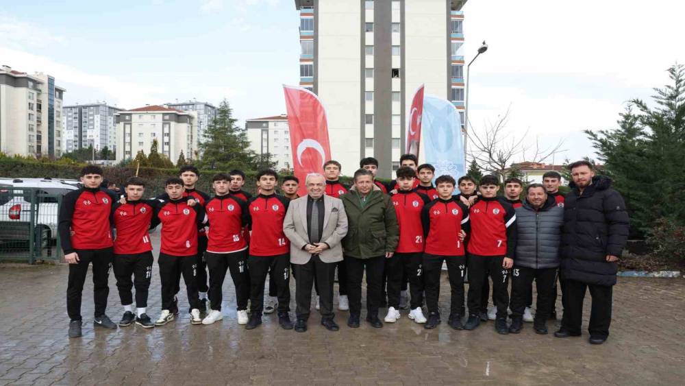 Başkan Şadi &Ouml;zdemir&rsquo;e Kızılcıklı&rsquo;da &ccedil;ocuklardan kaykay park talebi geldi
