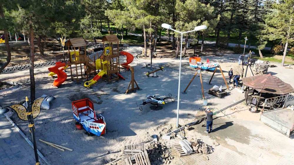 Ertuğrulgazi T&uuml;rbesi i&ccedil;erisindeki park alanında &ccedil;alışmalar hız kazandı
