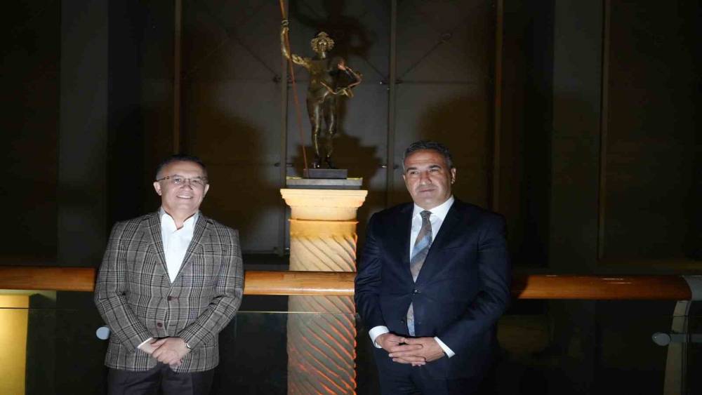 Zeugma Mozaik Müzesi’nde yoğun ilgi gören Mars heykelinin önü genişletildi