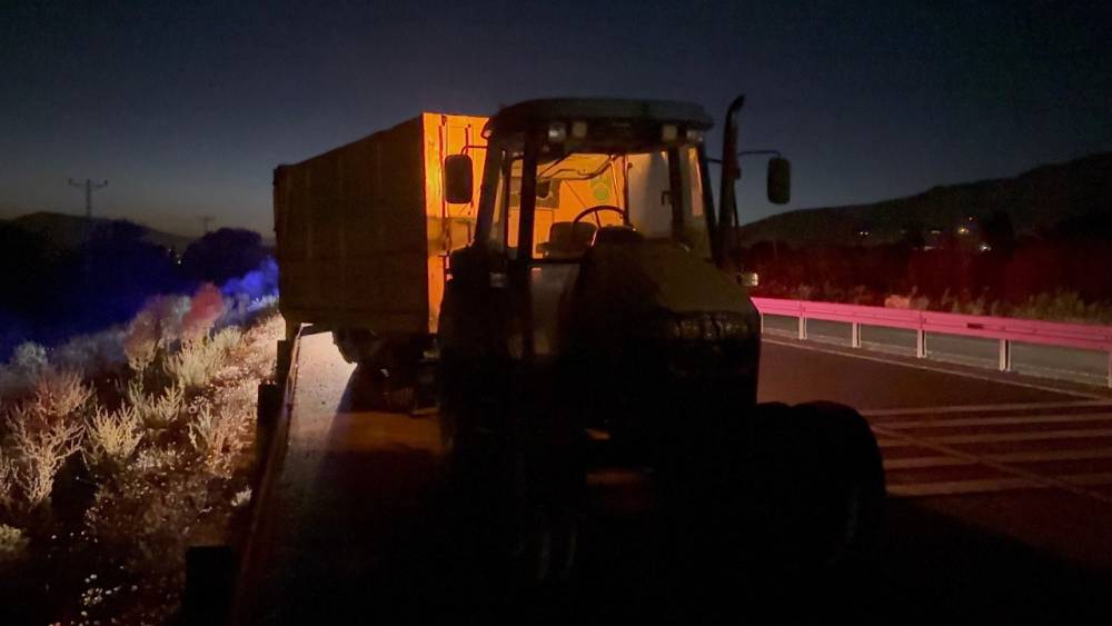 Erzincan’da traktör ile otomobil çarpıştı
