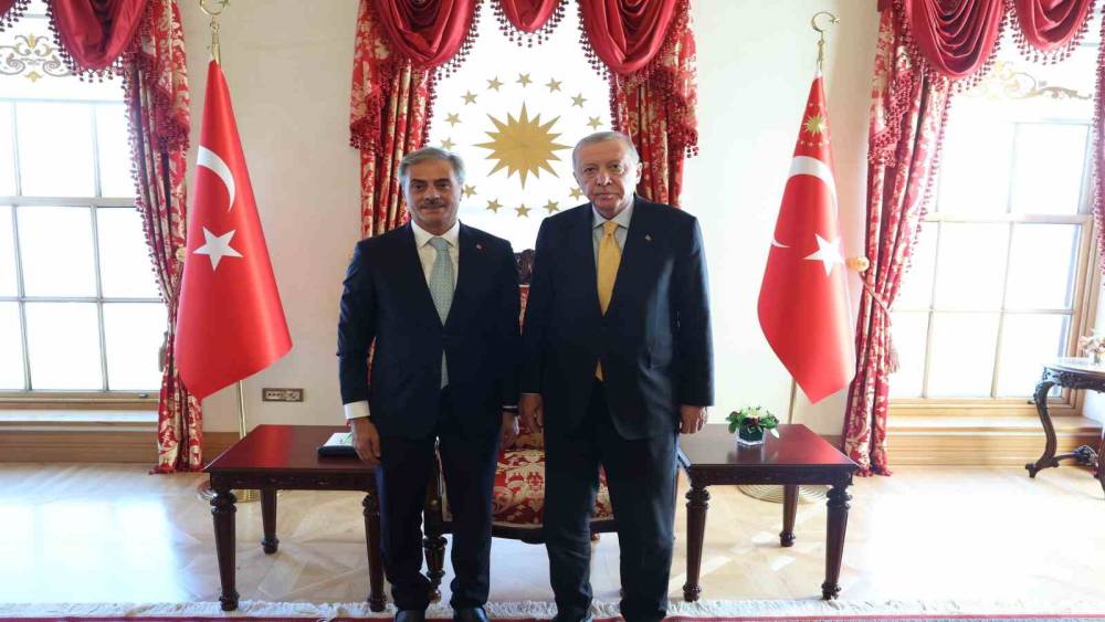 Öğrenci servisinin çarptığı motosikletli feci şekilde hayatını kaybetti
