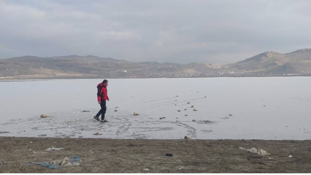 Van&rsquo;da Sibirya soğukları: Sıhke G&ouml;leti&rsquo;nin y&uuml;zeyi buz tuttu
