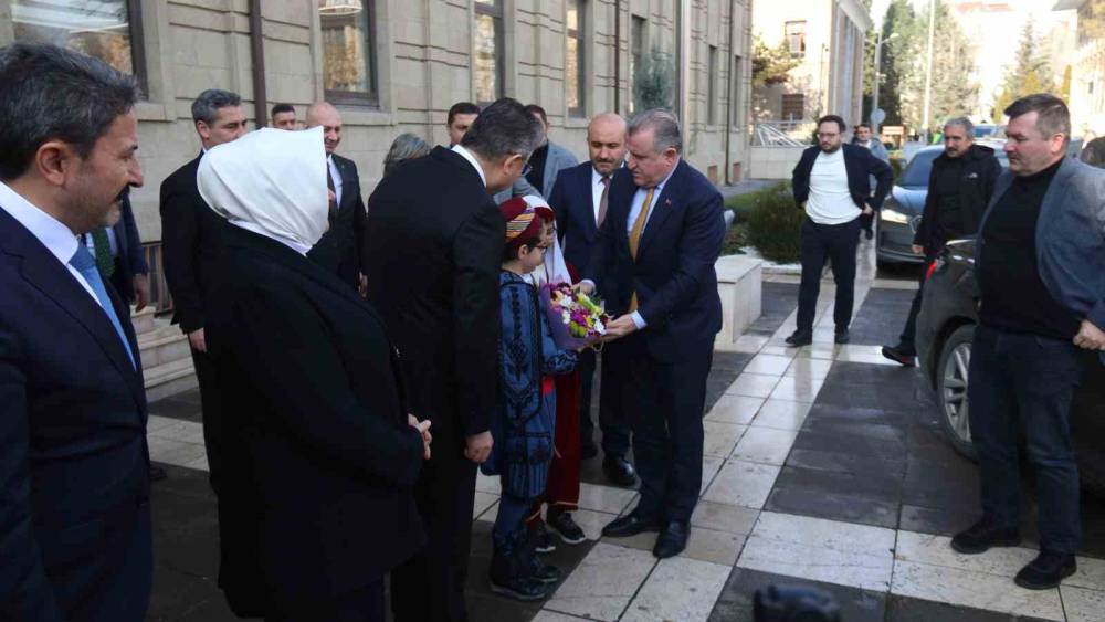 Gen&ccedil;lik ve Spor Bakanı Bak Eskişehir&rsquo;de
