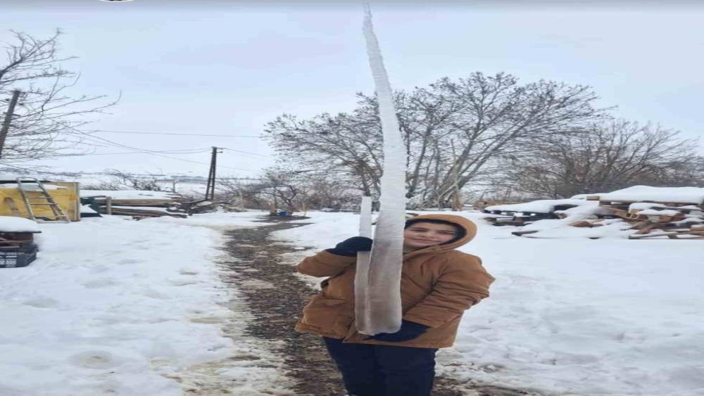 Palu&rsquo;daki buz sarkıtları g&ouml;renleri şaşırttı
