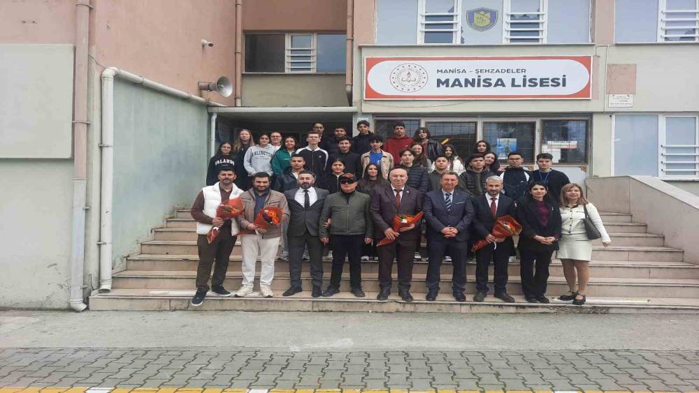 Şehit yakınları ve gaziler Manisa Lisesi’nde gençlerle buluştu