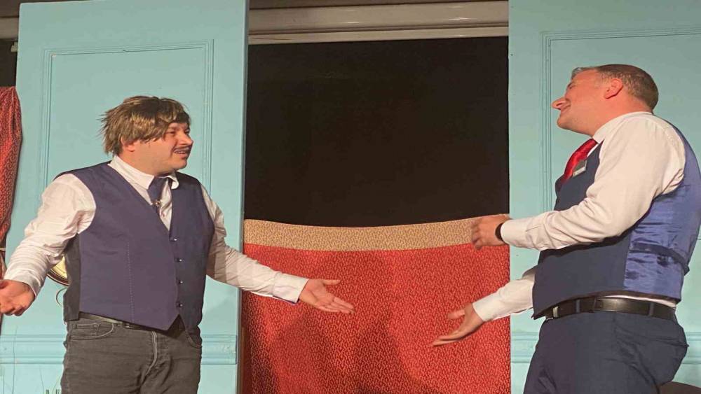 Yozgat Belediyesi Şehir Tiyatrosu sezon finali için sahnede
