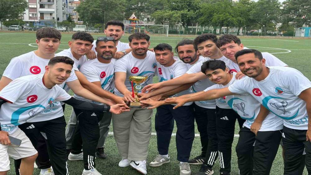 Salihli &Uuml;lk&uuml;spor&rsquo;da kupa coşkusu
