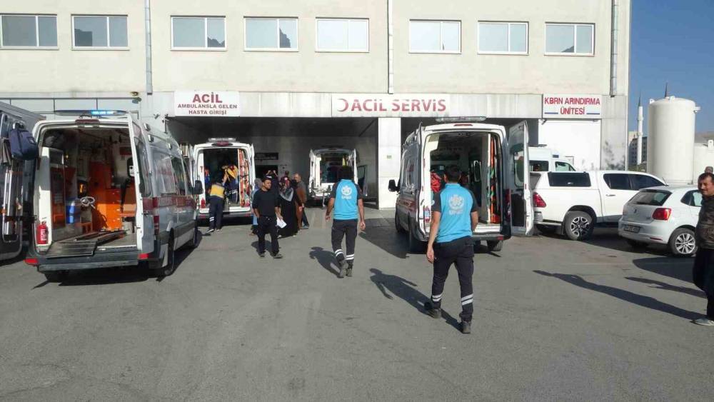 Malatya’da otomobil ile kamyonet çarpıştı: 6 yaralı
