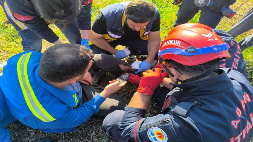 Ayağı motorlu testereye sıkışan şahsı itfaiye ekipleri kurtardı
