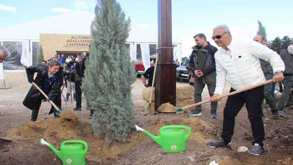 ALJ Türkiye, İzmir’de 312 bin fidanı toprakla buluşturdu
