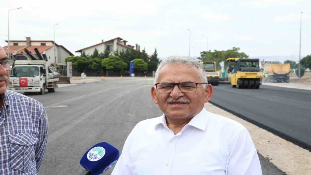 B&uuml;y&uuml;kşehirden ulaşıma 1 milyar TL&rsquo;yi aşan dev sıcak asfalt yatırımı
