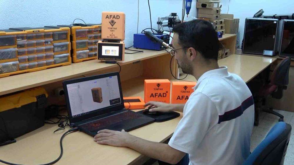 Kendini deprem anında enkazda hisseden mühendis, hayat kurtaran sistem geliştirdi
