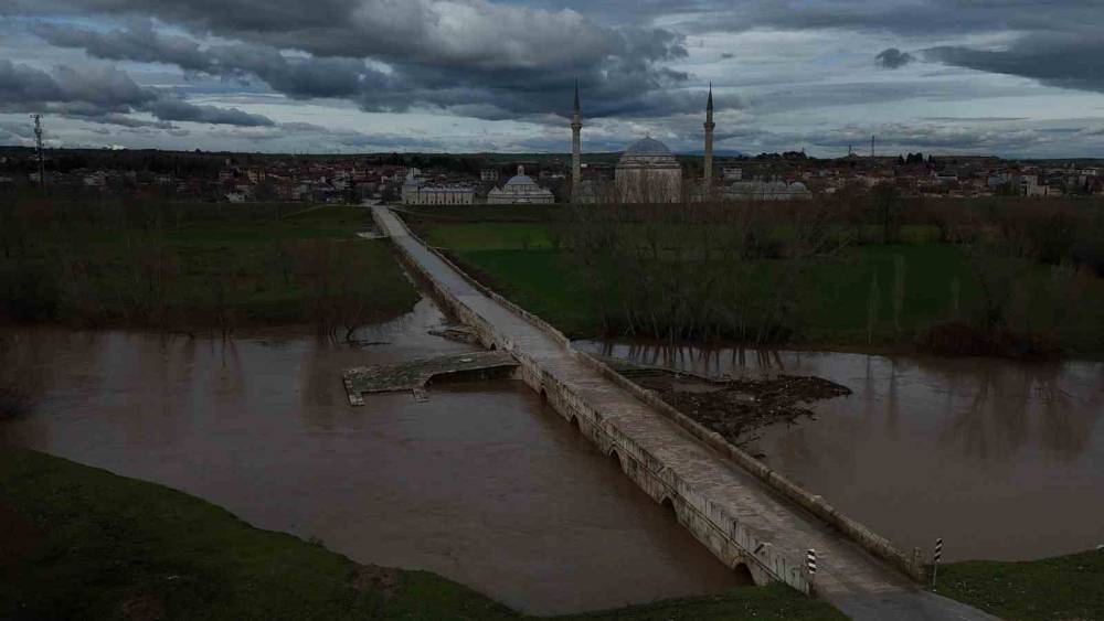 Tunca Nehri alarm veriyor: Tarım arazileri sular atında kaldı
