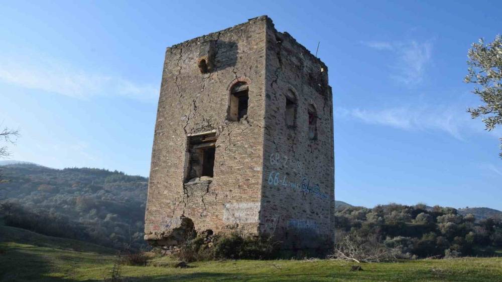 Y&uuml;zyıllara direndi, duyarsızlığa yenildi
