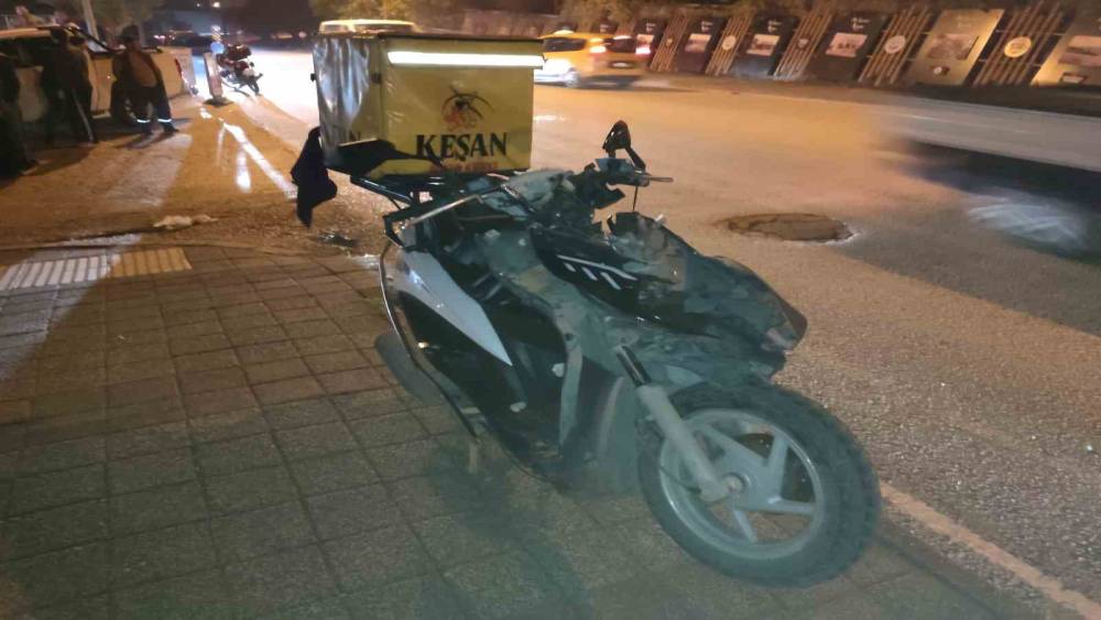 Keşan’da otomobille çarpışan motosikletin sürücüsü yaralandı
